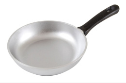 Сковорода алюминиевая литая 26см без крышки пластиковая ручка Kukmara с262