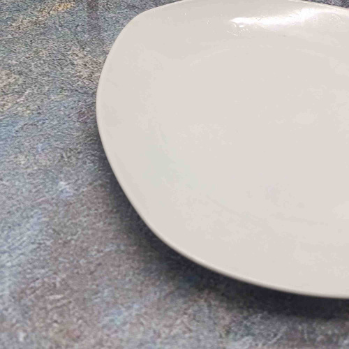 Тарелка фарфоровая мелкая квадратная 240мм белый Радужный Дом РД85479