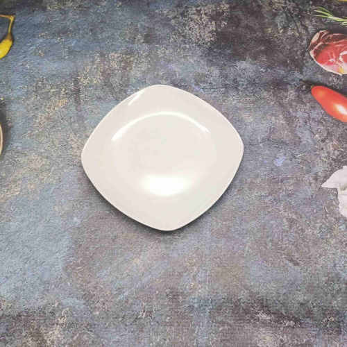 Тарелка фарфоровая мелкая квадратная 215мм белый Радужный Дом РД85462