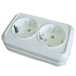 Розетка для открытой установки с заземлением Олимп, 2 посадочных места, 16А, белая UNIVersal О0128