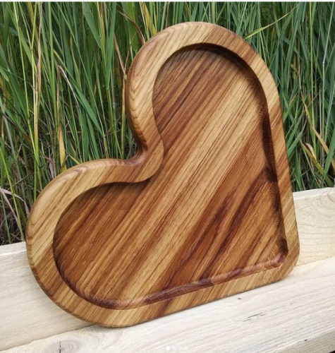 Доска для подачи деревянная дуб 270х250х20мм Сердце ДомВуд ДЩ102