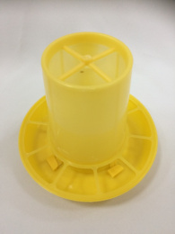 Кормушка для домашней птицы пластиковая  1л бункерная с решеткой Птичий дворик Агропласт Б00191