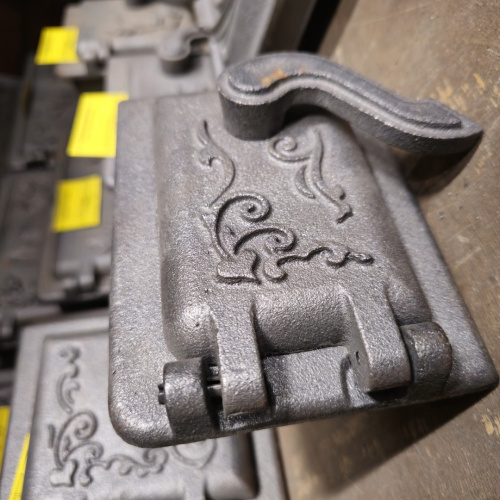 Печная дверка прочистная чугунная 15х11см Бежецкий ЛМЗ ДПР