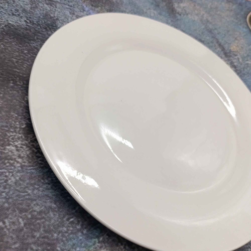 Тарелка фарфоровая мелкая 220мм белый Радужный Дом РД85059